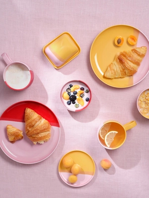 3---Joy-strawberry-passionfruit-smoothie-Fruehstueck-topview_c90f3aeb-d6a3-48d5-b081-c1ed4e4124fa