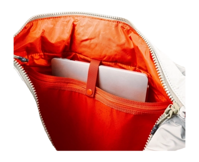 4---cloudtote_laptop_1512x