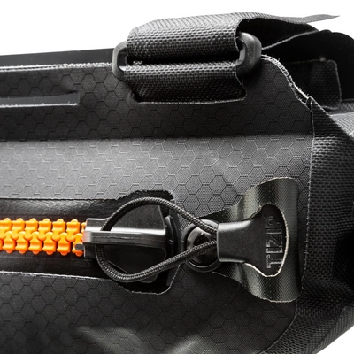 8---ORTLIEB-FRAME-PACK-6L-F9974-DETAIL-1