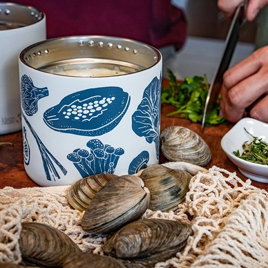 food_canister_16oz_graphics_chowder_prep_lifestyle_1024x