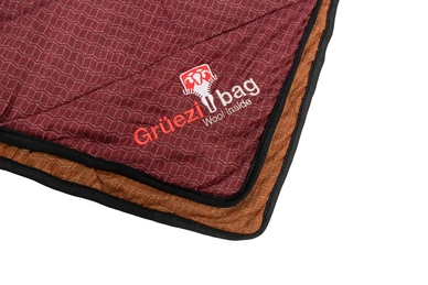 gruezi-bag-decke-wellhealthblanket-wool-home-darkred_rustyorange-9361-detail06