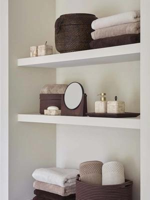 Aquanova_Rena_mandjes_Cino_mand_met_deksel_London_handdoeken_Blake_accessoires_Ebony_tray (7)