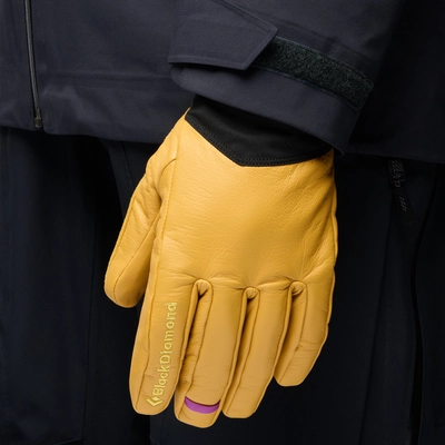 4---801163_9656_Tour_Gloves_Beeswax-Black_04