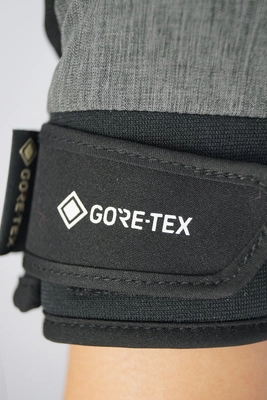 5---Reusch_Travis_GORE-TEX_Junior_6261302_7686_black_yellow_grey_3