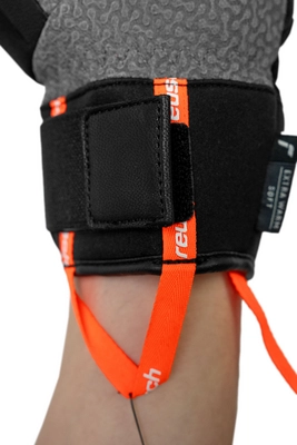 7---Reusch_Alpine_Master_6501141_7700_black_5