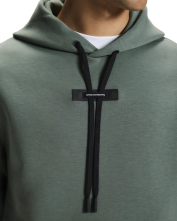 7---1MF30290153-focus_tech_hoodie-fw25-olive-m-4x5-tr-g5