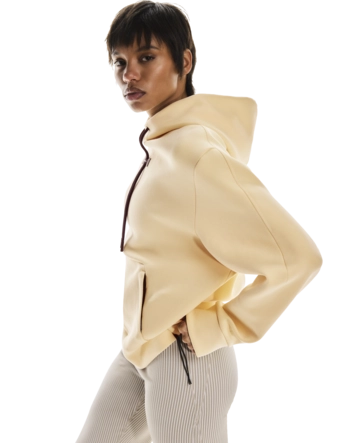 5---1WF30363537-focus_tech_hoodie-fw25-nectar-w-4x5-tr-g4