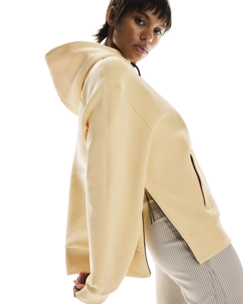 7---1WF30363537-focus_tech_hoodie-fw25-nectar-w-4x5-tr-g6