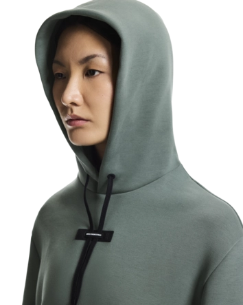 8---1WF30360153-focus_tech_hoodie-fw25-olive-w-4x5-tr-g5