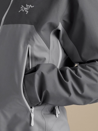 9---F26_X000011062_022899_Beta_AR_Jacket_Cloud_-_Void_Men_M_Fabric-Detail_Lowres