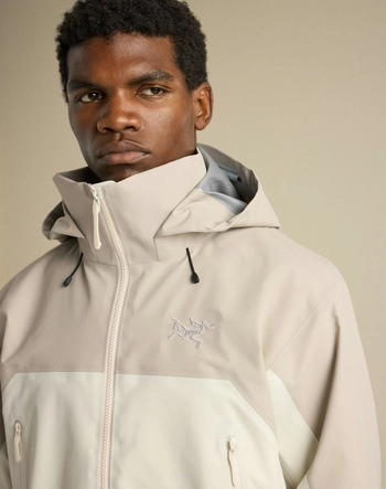 3---F26-X000011062-Beta-AR-Jacket-Rune-Sea-Salt-Detail-1