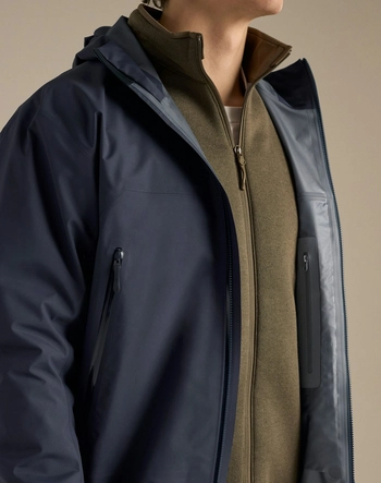 5---F26-X000010878-Beta-Jacket-Black-Sapphire-Fabric-Detail