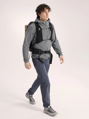 4---S26_X000010606_019619_Gamma Lightweight Hoody_Void_Men_M_Full-Body_Lowres