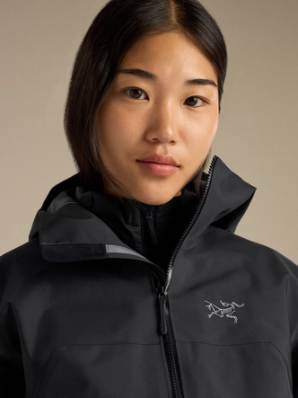 4---F26_X000010869_002291_Beta_Jacket_Black_Women_S_Fabric-Detail_Lowres