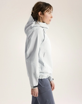 11---S26-X000010020-Beta-SL-Jacket-Solitude-Women-s-Side-View