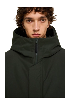 4---Gunter_ELVINE_jacket_shelter_green_4225