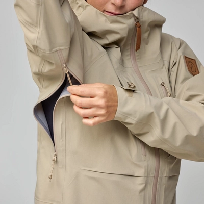 9---Keb_GTX_Jacket_W_14500177-118_I_MODEL_0207