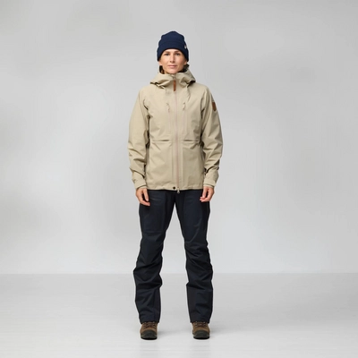 3---Keb_GTX_Jacket_W_14500177-118_C_MODEL_0055