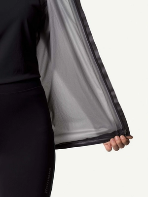 11---Ws-The-Orange-Jacket_True-Black_840004_900_DET_1151_low_c