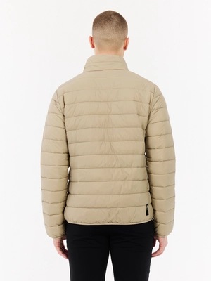 7---63752000_567_model_back-half_01