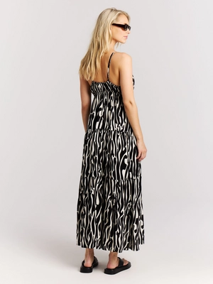 8---24661009_101_model_back-full_01