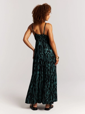 7---24661009_290_model_back-full_01