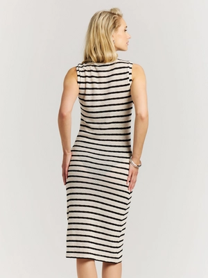 24661012_106_model_back-half_01