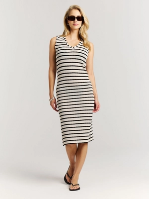 24661012_106_model_front-full_02