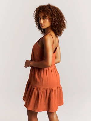 8---24661007_375_model_back-half_01