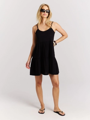 24661007_290_model_front-full_01
