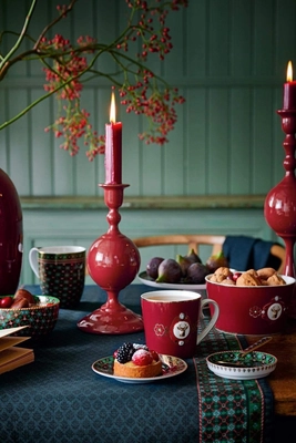 3---pip_studio_berry_blues_mix_love_birds_fw2025_tableware_dark_red_02_lr