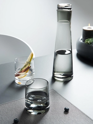 3---Lina-Karaffe-Glas-grau_bb2717e6-596c-4241-83ca-5f59d12ba9e1