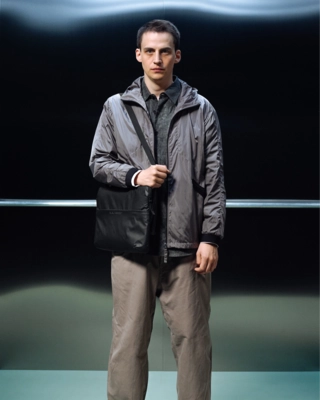 6---Ramverk_Laptop_sleeve_16__Black_Out_5000475004901_lifestyle