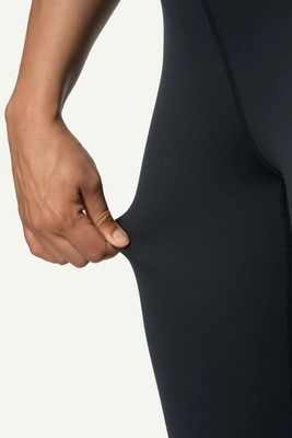 8---Ws-Pace-Trail-Tights_True-Black_840051_900_SET_4831