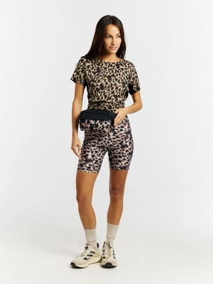 23661010_567_model_front-full_02