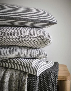 linnea_plaid_grey_730279_491_142_lr_s1_p_1