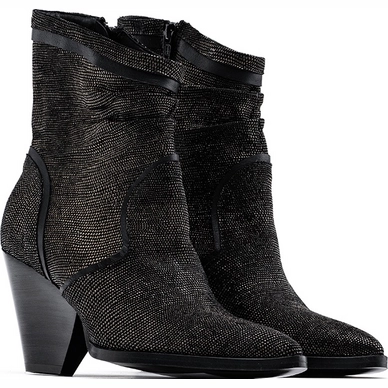 lizzy-mini-stud-1200-black_2041-841305_schuin-voor