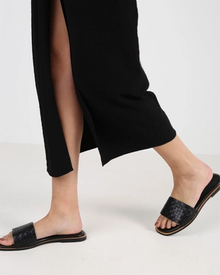 medium-170020171_Black_2101_8