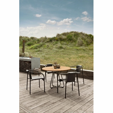 NAMI_Dining-armrest-black_CIRCLE_HOUE_5431_low-scaled