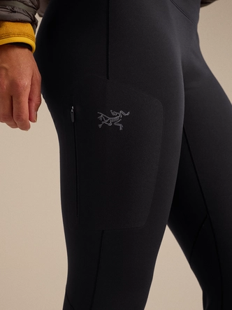 7----F26_X000010753_002291_Rho_Bottom_Black_Women_S_Fabric-Detail_Lowres