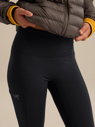8----F26_X000010753_002291_Rho_Bottom_Black_Women_S_Waist-Detail_Lowres