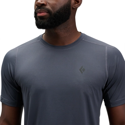 752006_0038_M_Distance_Short_Sleeve_Tech_Tee_Charcoal_07