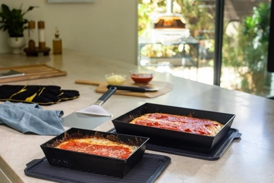 9---10_347929347936-DetroitStylePizzapan-Sfeer1-10_1_12