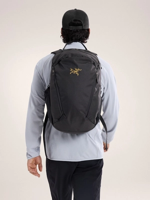 5---F25-X000009825-Mantis-26-Backpack-Black-Front-View