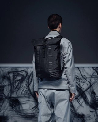6---Essential_Backpack_24L_Charcoal_Grey_1000497011201-3