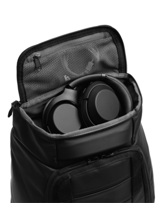 7---Hugger_Backpack_20L_Charcoal_Grey_1000174011201-2