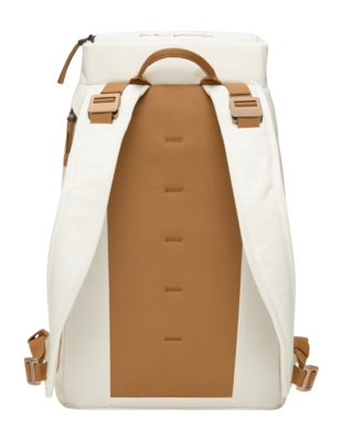 3---Hugger_Backpack_20L_Oatmilk_1000174901501_3-_no-bg