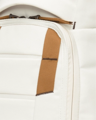 4---Hugger_Backpack_20L_Oatmilk_1000174901501_10