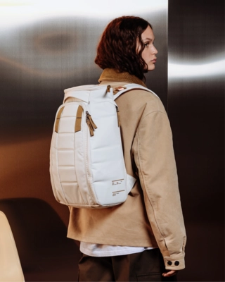 6---Hugger_Backpack_20L_Oatmilk_1000174901501_2