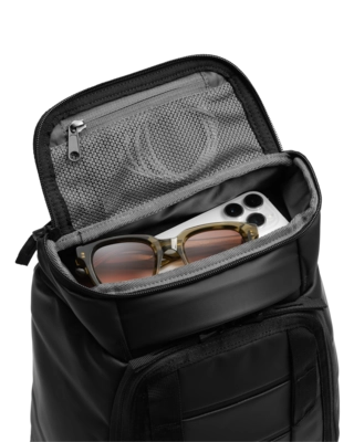 9---Hugger_Backpack_20L_Oatmilk_1000174901501_8